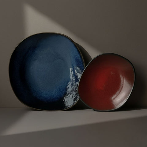 Hana Karim Plate Set – Midnight Tide & Pomegranate Red